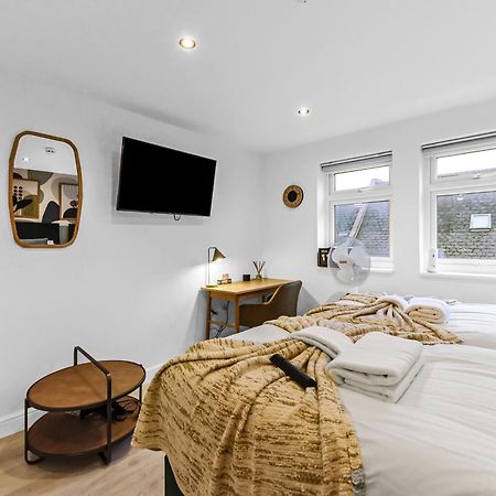 Chic & Trendy Designer Studio With Full Kitchen London Exterior photo