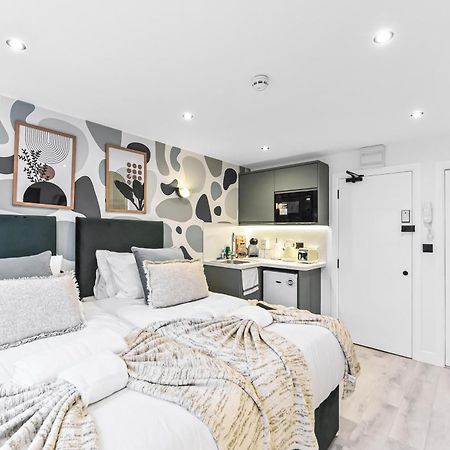Chic & Trendy Designer Studio With Full Kitchen London Exterior photo