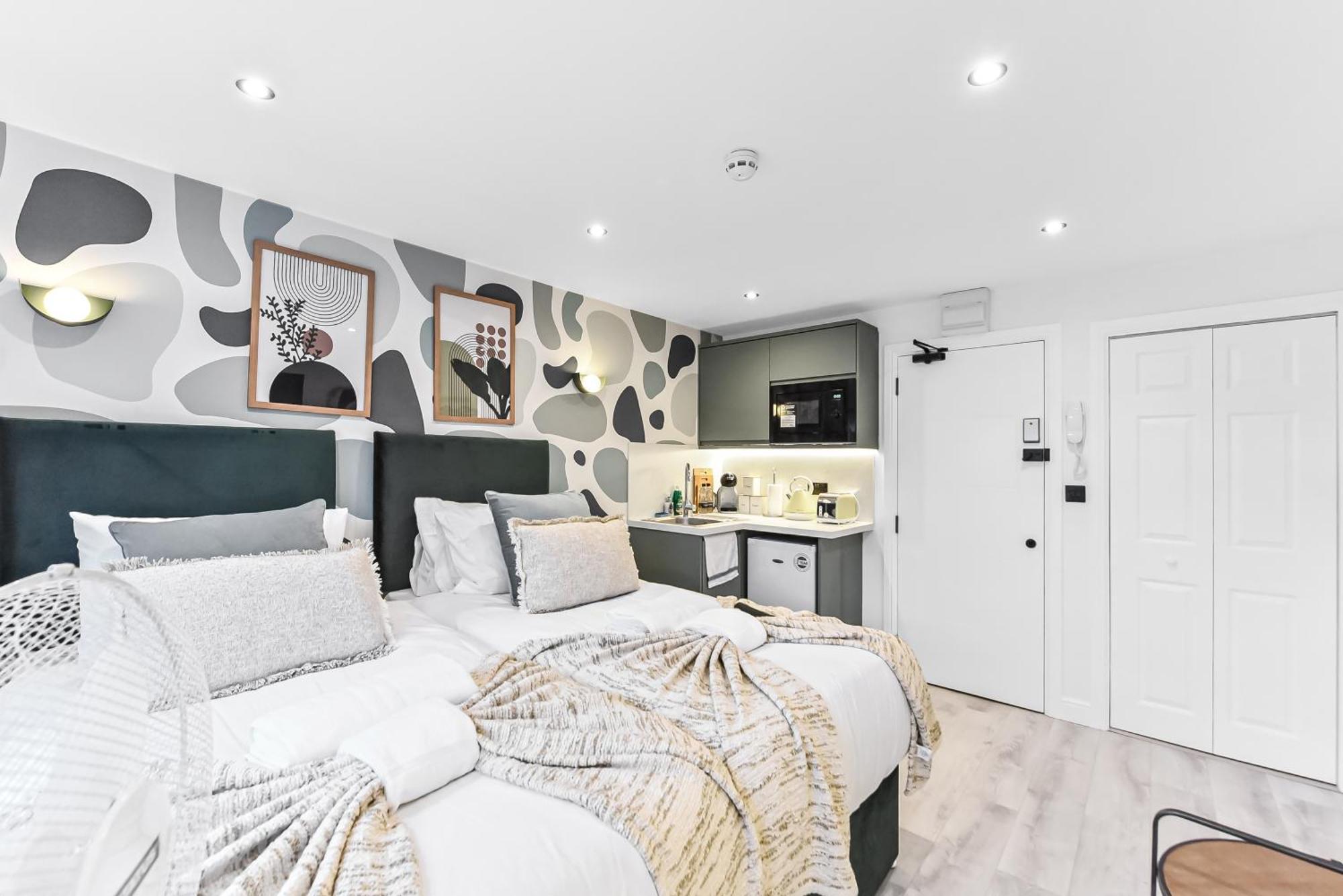 Chic & Trendy Designer Studio With Full Kitchen London Exterior photo