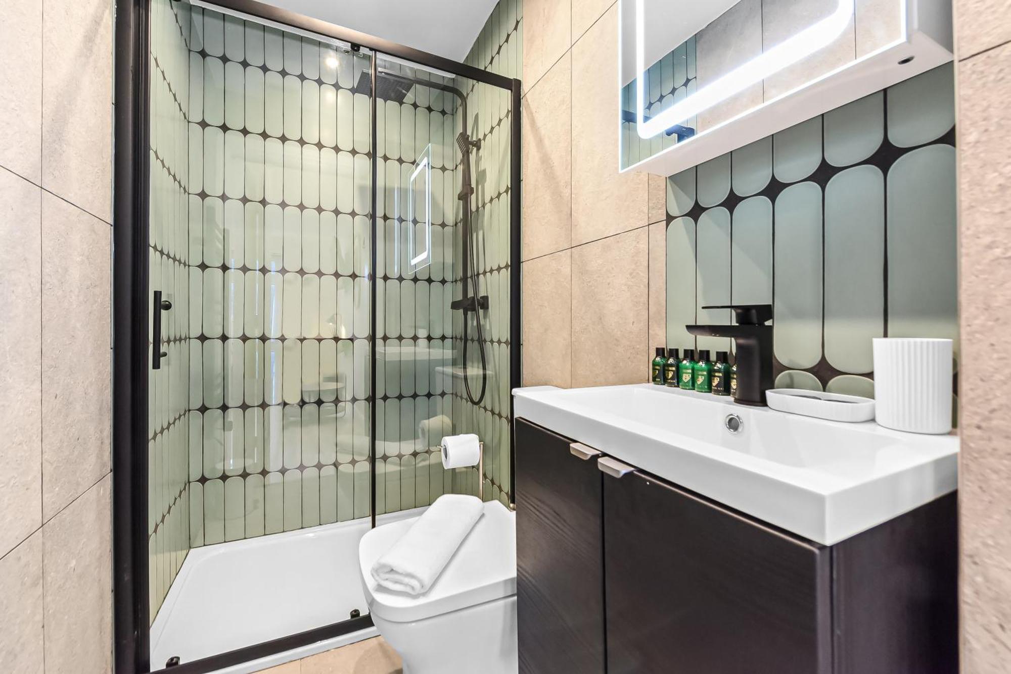 Chic & Trendy Designer Studio With Full Kitchen London Exterior photo